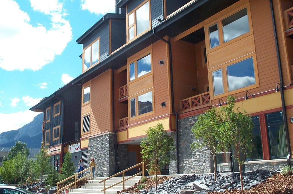 Canmore Crossing エクステリア 写真